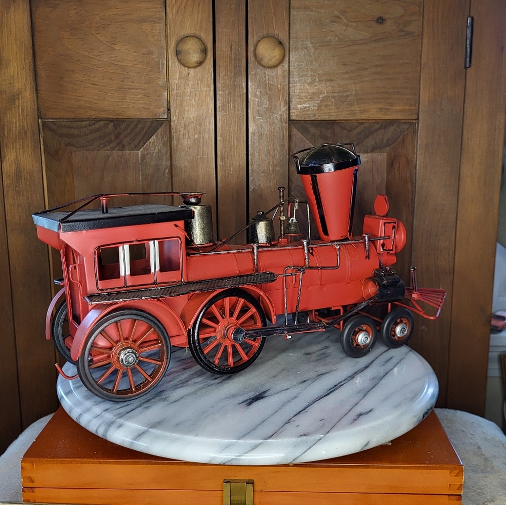 Red Model Train Decor - Picture 4 of 13